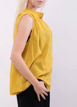 Load image into Gallery viewer, Cotton sleeveless top
