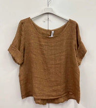 Load image into Gallery viewer, Linen button back crop top
