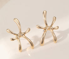 Load image into Gallery viewer, Statement necklace in silver or gold with matching earrings
