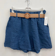 Load image into Gallery viewer, Linen belted shorts
