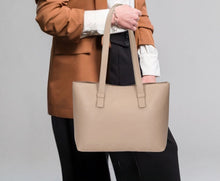 Load image into Gallery viewer, AMBER Italian leather handbag

