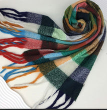 Load image into Gallery viewer, Checked winter scarf
