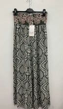 Load image into Gallery viewer, Wide leg trousers
