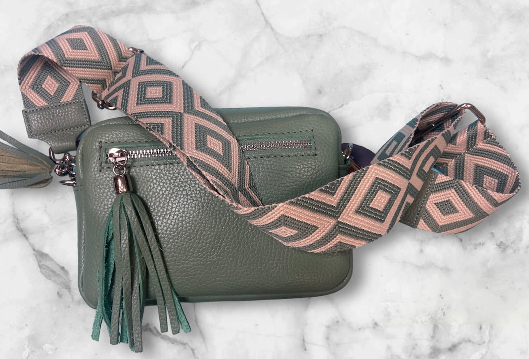 Detachable patterned bag strap for camera bag