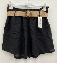Load image into Gallery viewer, Linen belted shorts
