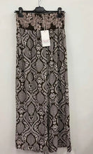 Load image into Gallery viewer, Wide leg trousers
