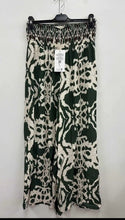 Load image into Gallery viewer, Wide leg trousers
