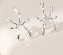 Load image into Gallery viewer, Statement necklace in silver or gold with matching earrings
