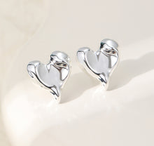 Load image into Gallery viewer, Silver plated heart necklace
