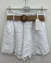 Load image into Gallery viewer, Linen belted shorts
