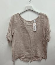 Load image into Gallery viewer, Linen button back crop top
