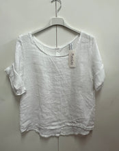 Load image into Gallery viewer, Linen button back crop top
