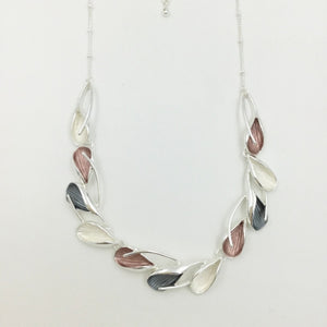 Short three-colour necklace on silver plated chain