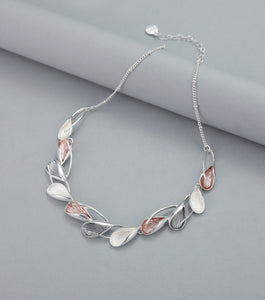 Short three-colour necklace on silver plated chain
