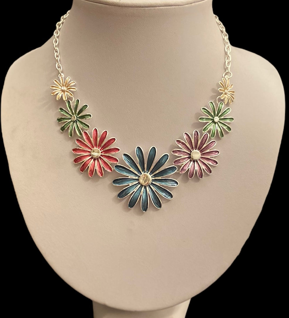 Multicolour daisy necklace